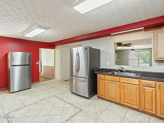 5th image of 912 Cypress Ln