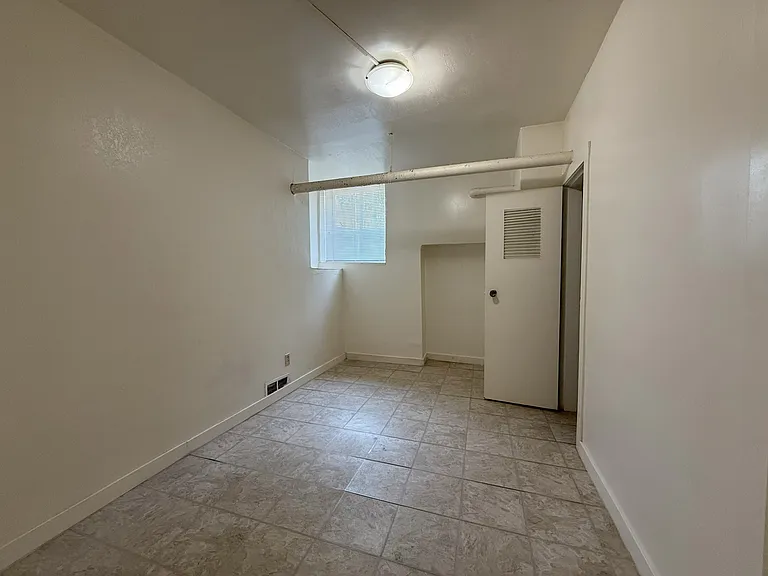 2175 Robinson St — Photo 5