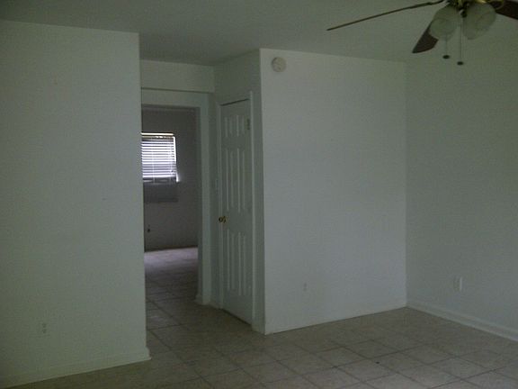 3rd image of 1717 Airport Dr #A