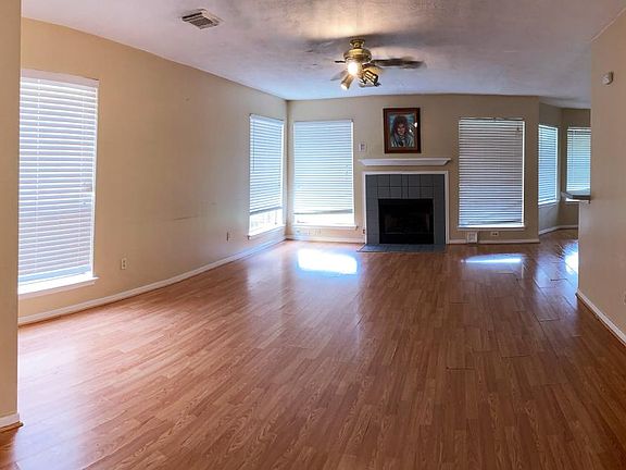 2nd image of 5029 Parkcrest Dr