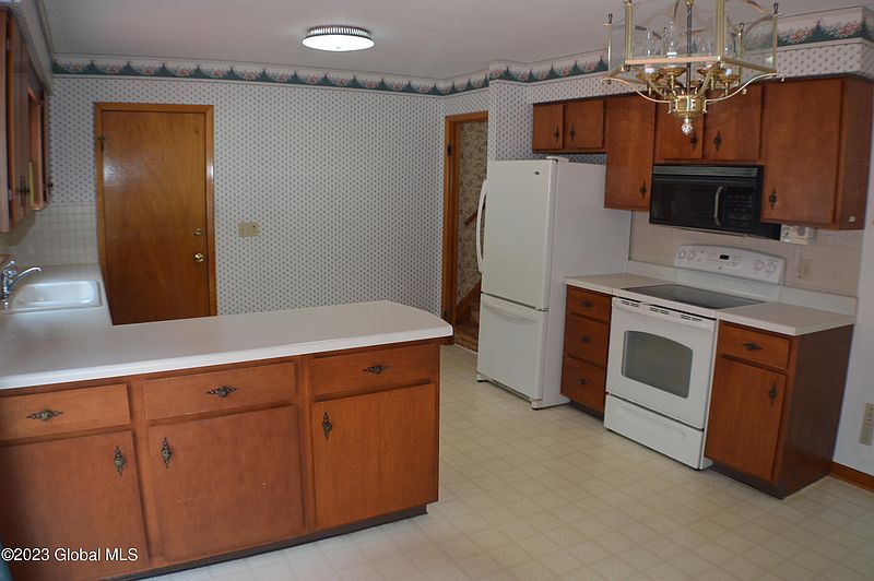 5th image of 176 E Palmer Avenue