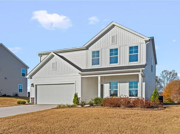 104 Palomino Dr, King, NC 27021