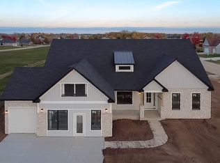 1238 Parkside Dr, Sycamore, IL 60178