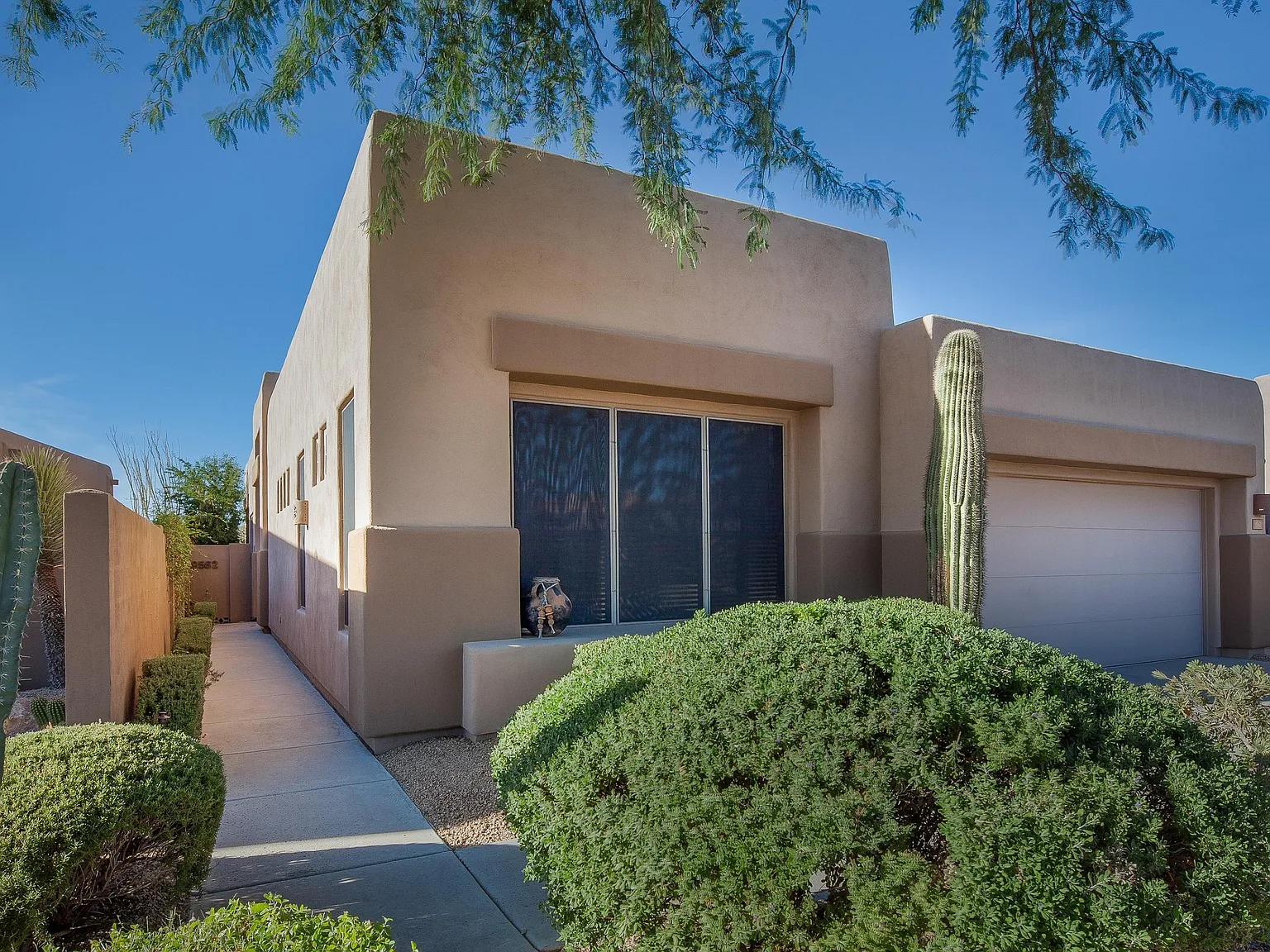 2 bed, 2.0 bath, 1832 sqft, $3,000 — Photo 4