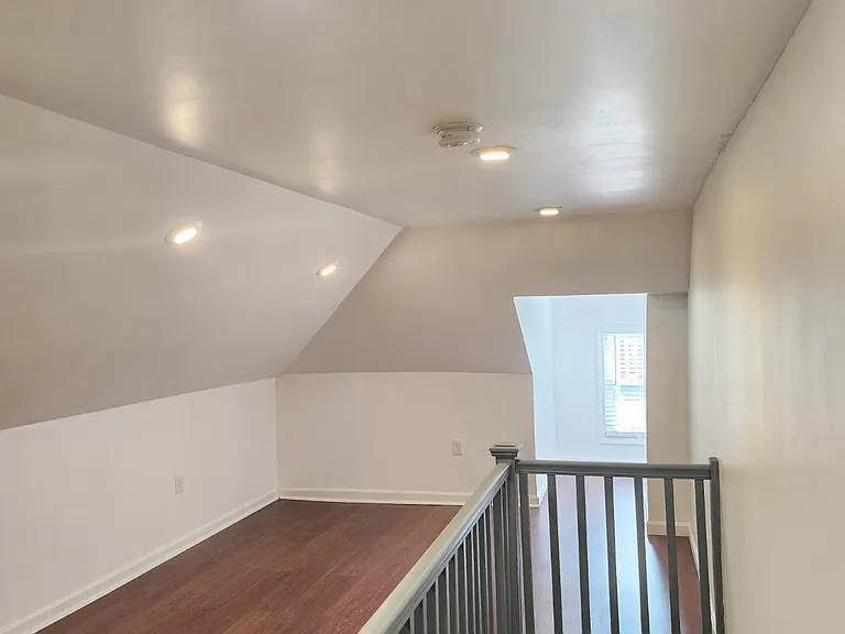 63 Howland Ter — Photo 9