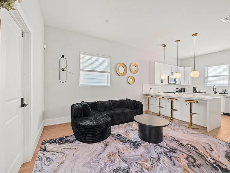 1208 Moody St — Photo 13