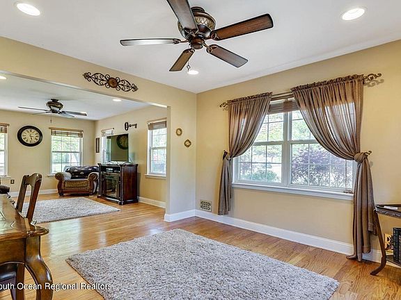 5th image of 147 Blue Sea Ln