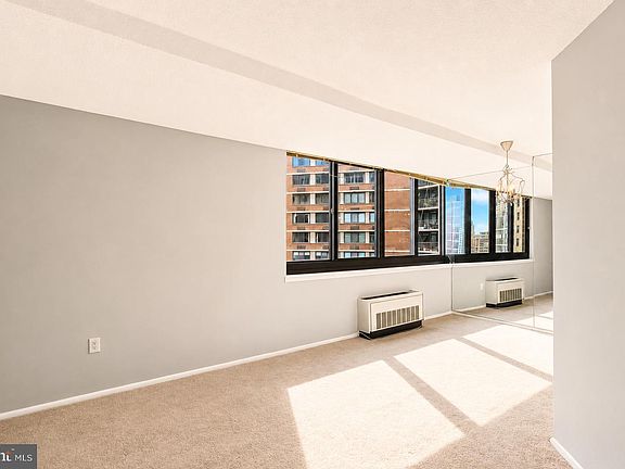 3rd image of 1420 Locust St APT 15B