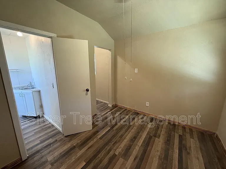 260 Lark Meadow Dr #D — Photo 3
