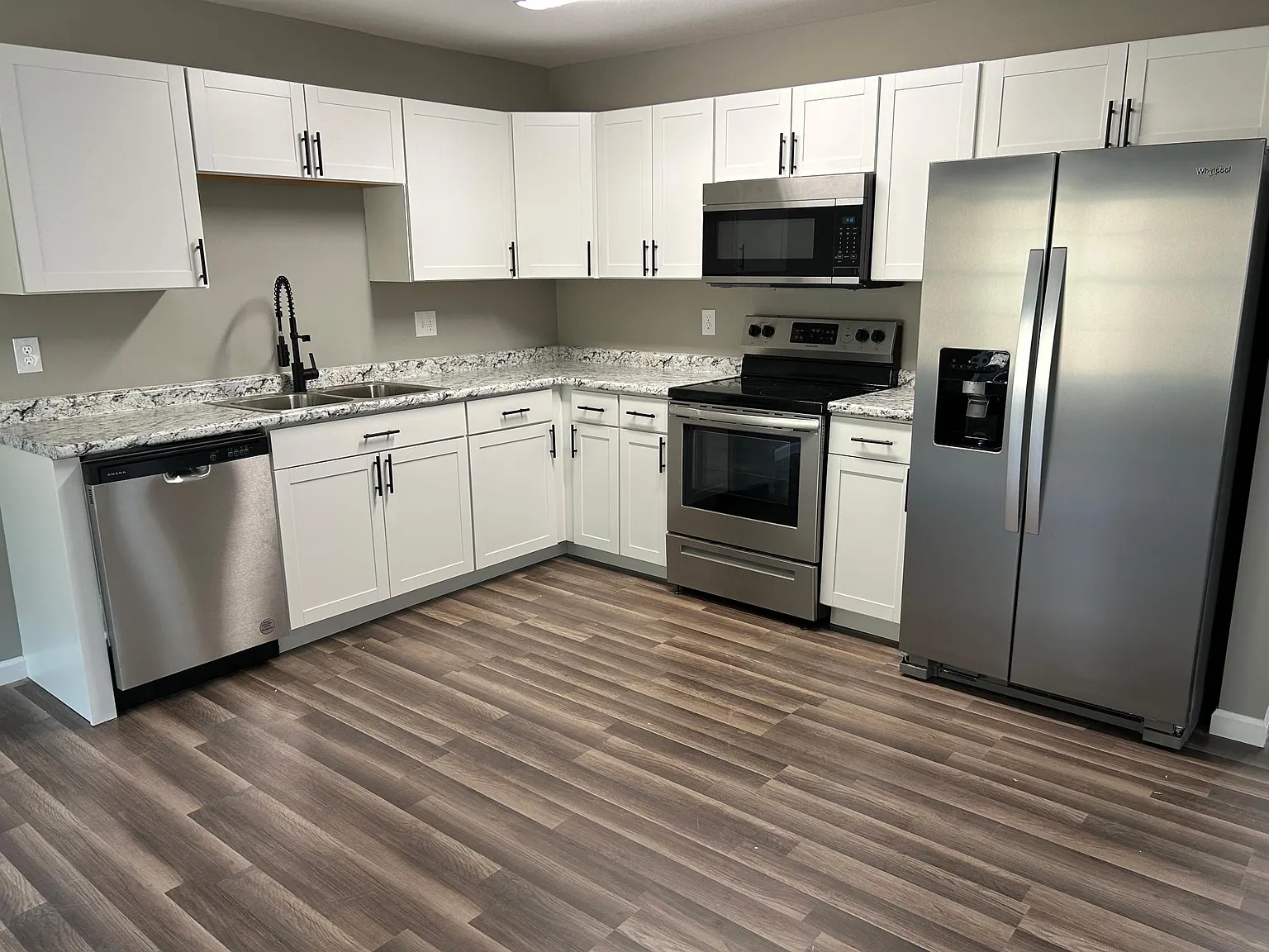 3 bed, 2.5 bath, 1300 sqft, $1,700 — Photo 3