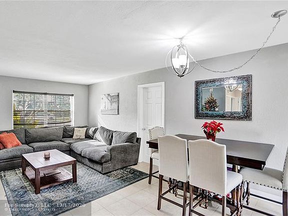 4th image of 1001 SW 32nd Ct