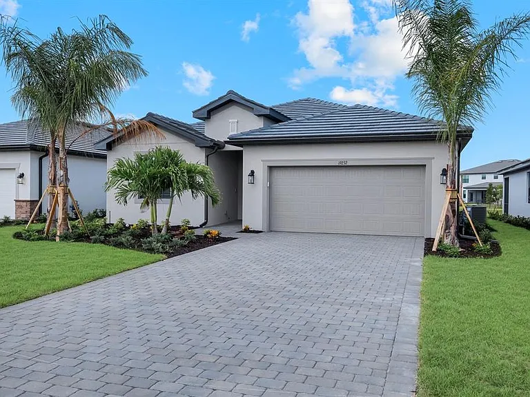 19232 Gentry Pl — Photo 1
