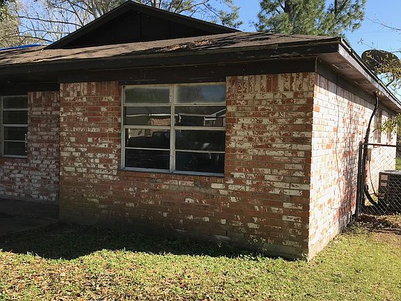 Another front view from the right side of the house.