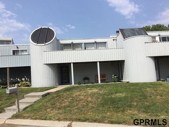 2nd image of 663 W Lakeshore Dr