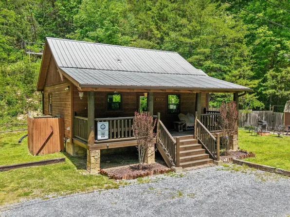 3869 Henry Town Rd, Sevierville, TN 37876