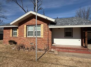 308 4th Ave NW, Miami, OK 74354