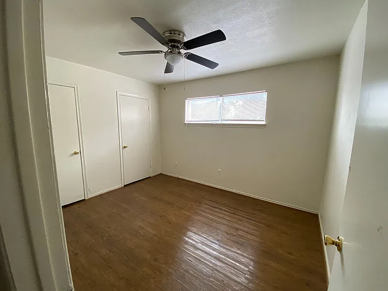 Midtown Manor and Towers Apartments Bedroom