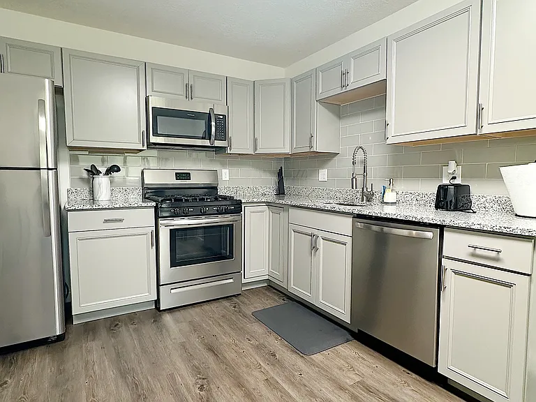 3 Bed 1.5 Bath Duplex Kitchen
