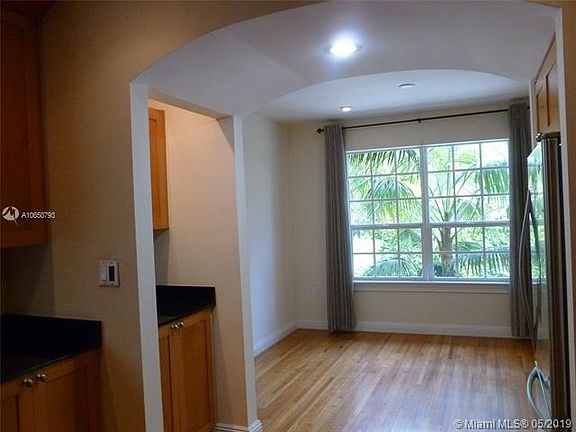 4th image of 621 Santurce Ave
