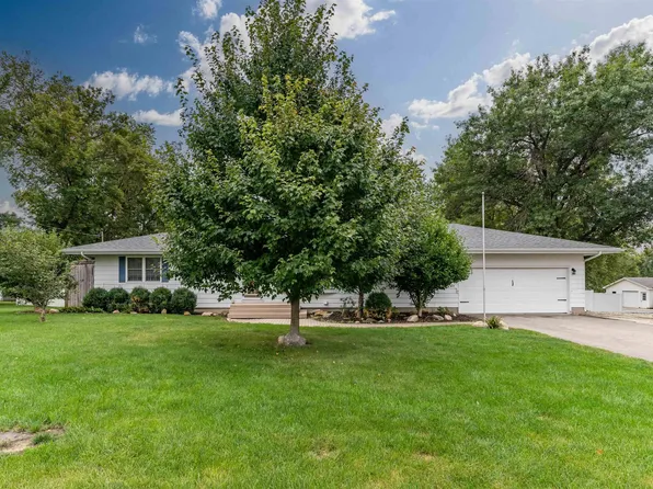 611 E Center St, Conrad, IA 50621