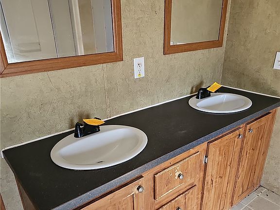 5th image of 121 9th St