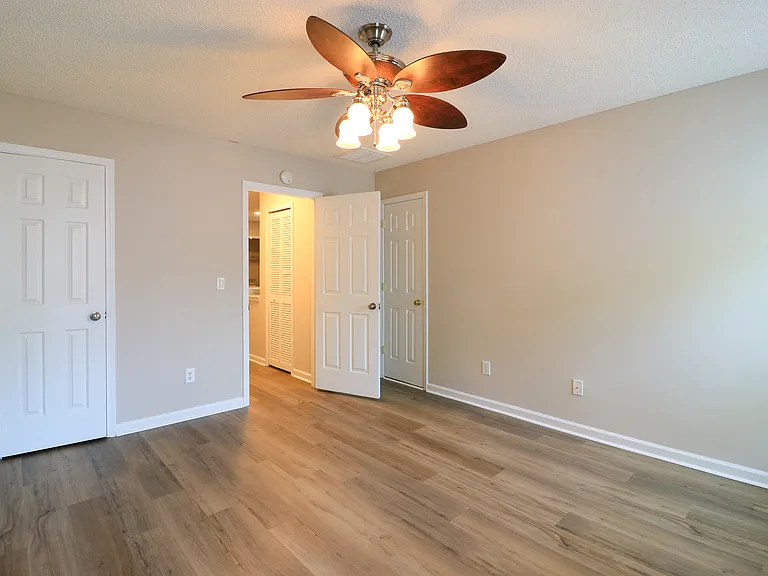 220 Loskin Ln — Photo 29