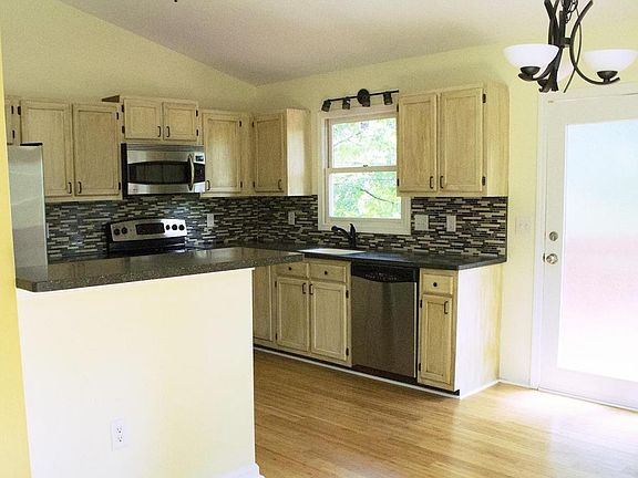 4th image of 610 Harrison Ave
