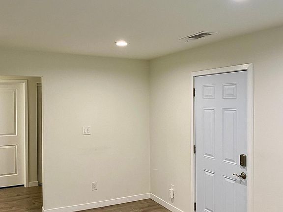 3rd image of 3355 Perlita Ave