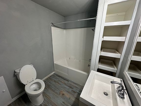 5th image of 515 Liberty St #1