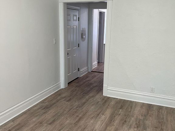 4th image of 2337 W Superior St APT 2F