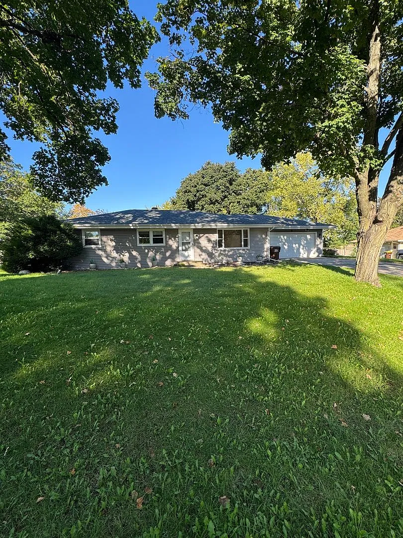 Three Bedroom One Bathroom Home $1,995.00 — Photo 1