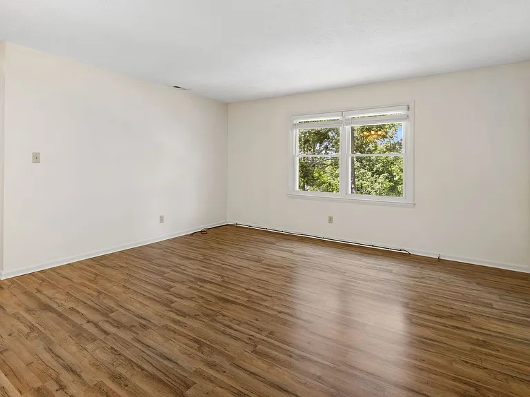 35 Hamburg Dr — Photo 32
