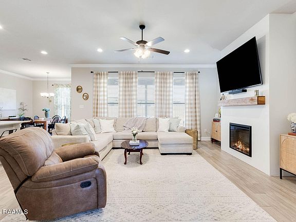 4th image of 222 Preston Rose Ln