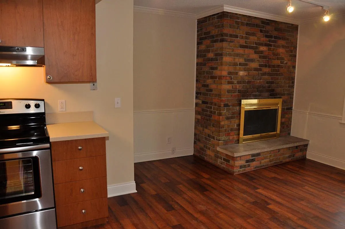 2 bed, 1.5 bath, 1221 sqft, $1,900 — Photo 3