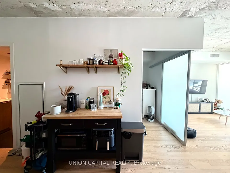 95 Bathurst St #818