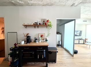95 Bathurst St #818, Toronto, ON M5V 0H7