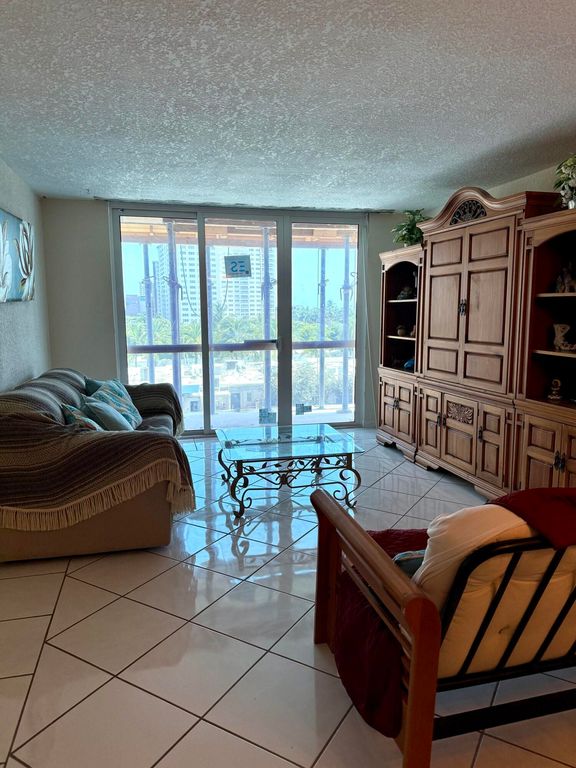 101 BRINY Avenue #409, photo 2