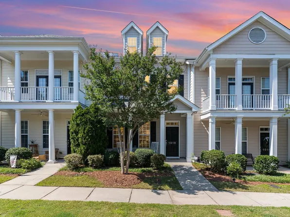 1018 Christopher Dr, Chapel Hill, NC 27517