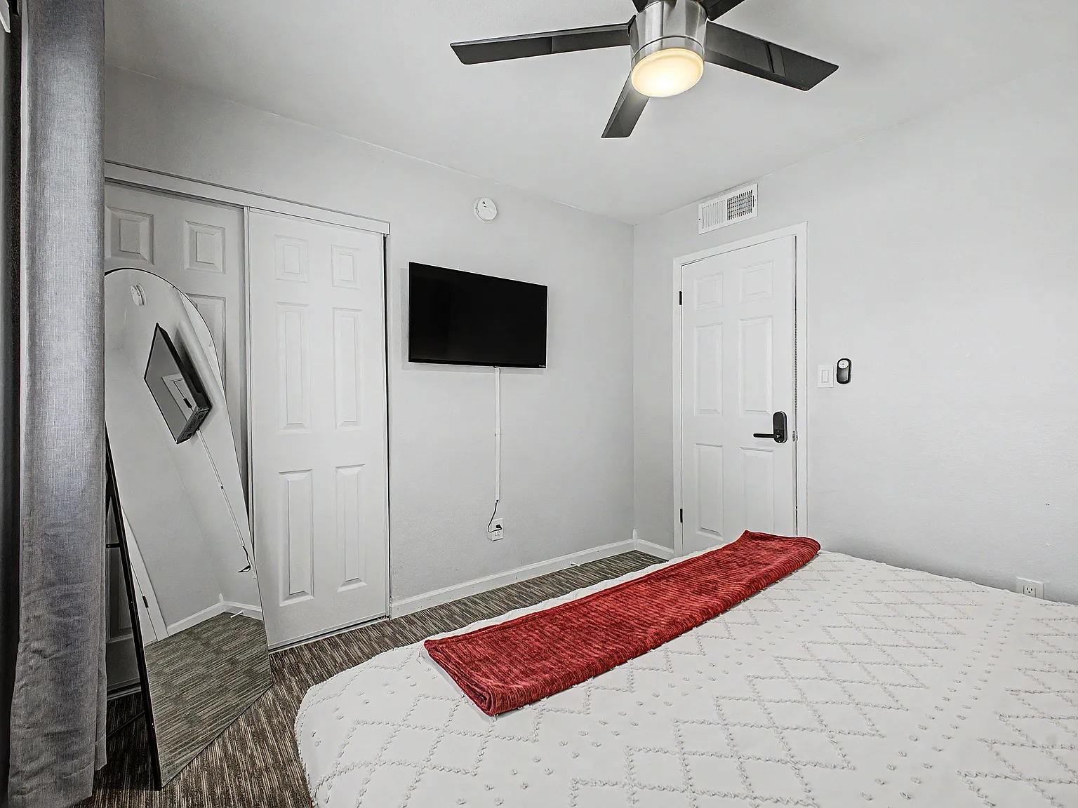4 bed, 2.0 bath, 1522 sqft, $962 — Photo 2