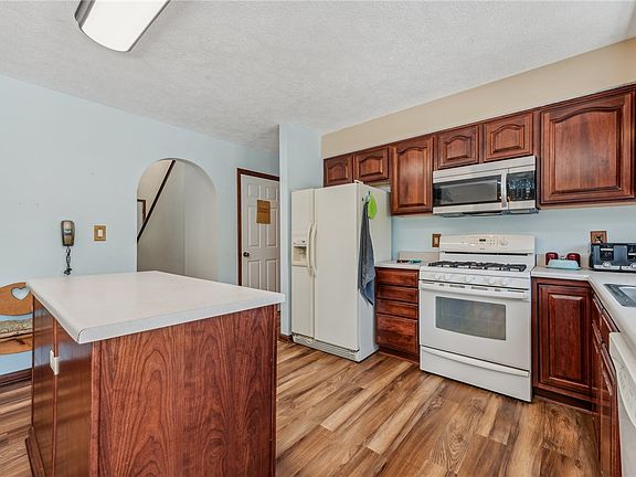 3rd image of 2150 Windgap Dr