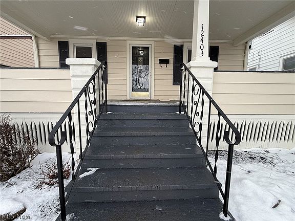 3rd image of 12403 Park Knoll Dr