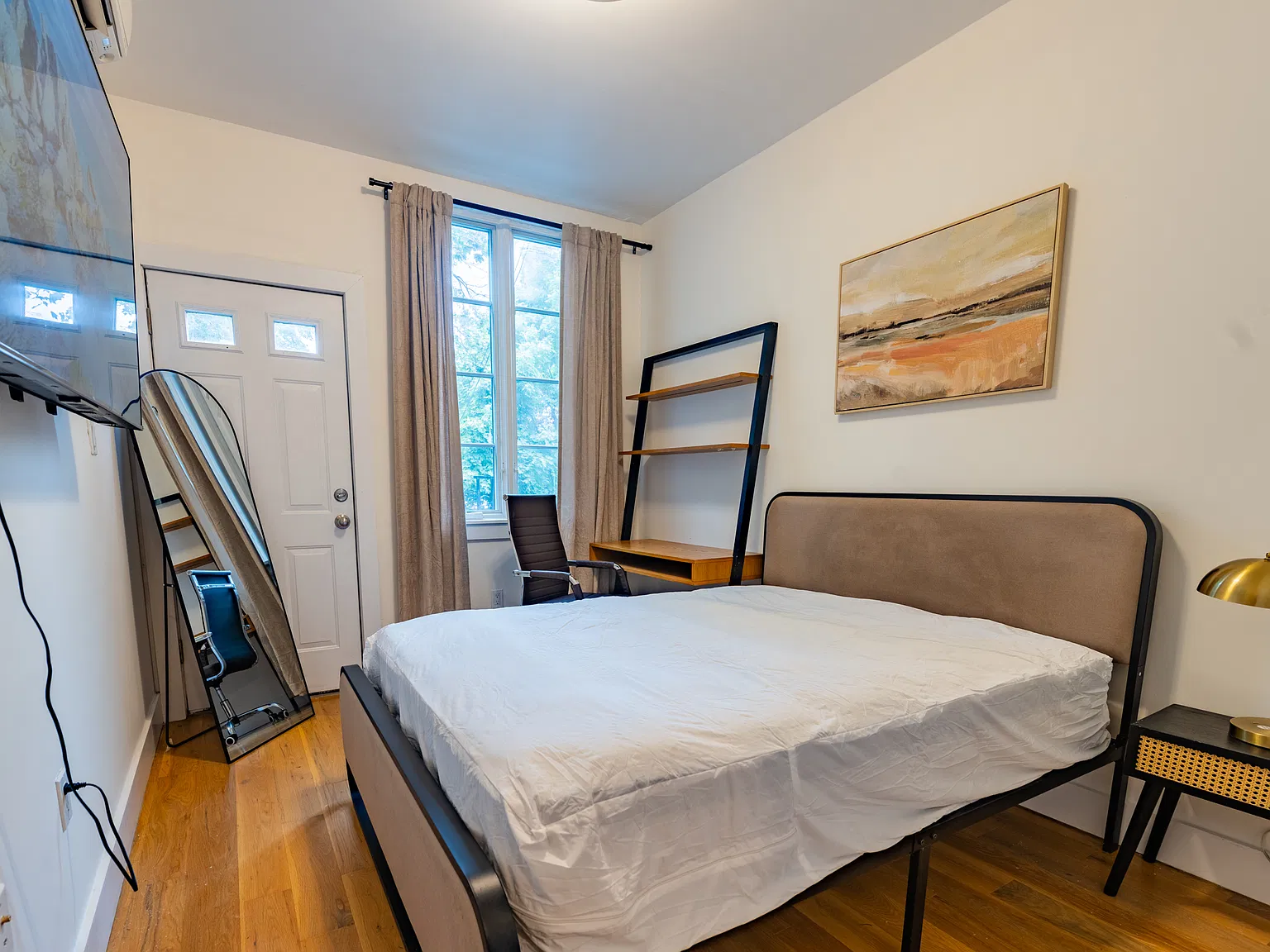 4 bed, 8.0 bath, $1,520 — Photo 1