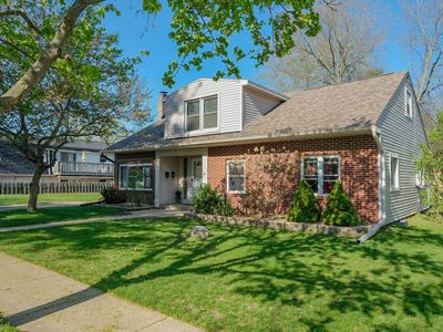 105 S State St, Paw Paw, MI, 49079