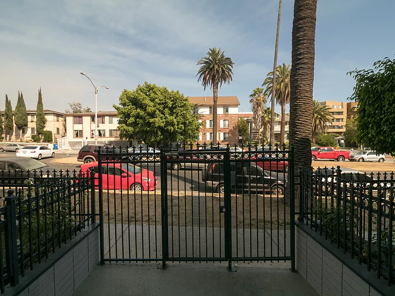 Chateau Gardens — Photo 8