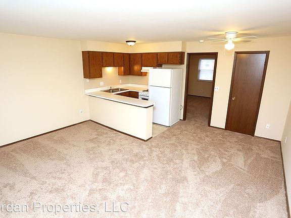 4th image of 1629 N Elm Ave