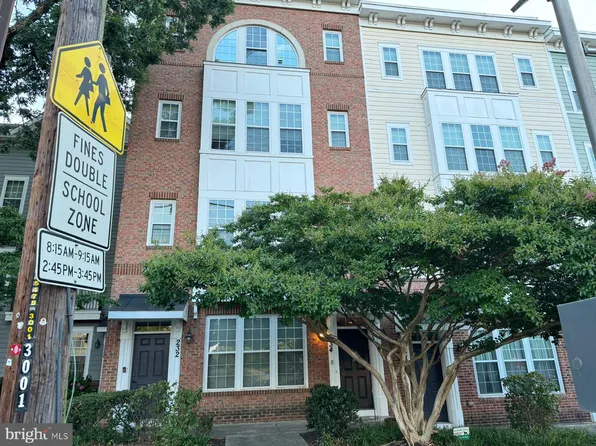 234 N Summit Ave #25, Gaithersburg, MD 20877