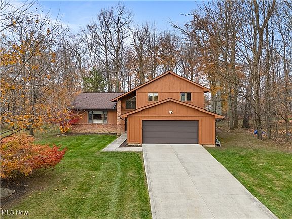 2nd image of 32651 N Burr Oak Dr