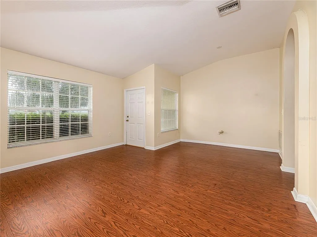 3 bed, 2.0 bath, 1529 sqft, $1,950 — Photo 3