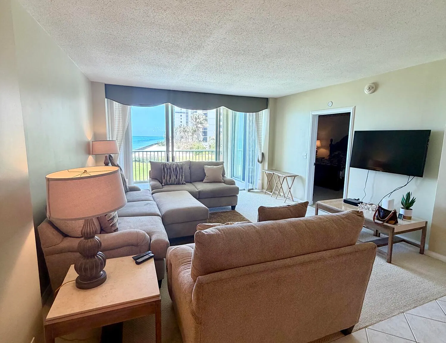 2 bed, 2.0 bath, 1500 sqft, $5,500 — Photo 3
