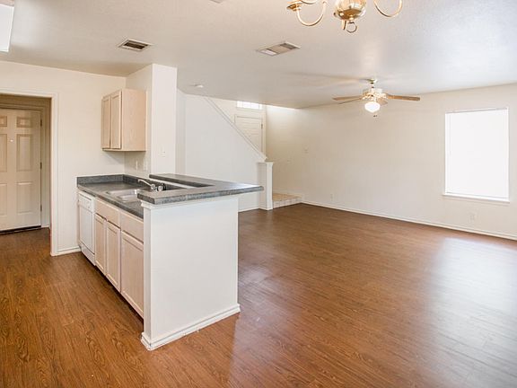 5th image of 102 Cedargrove